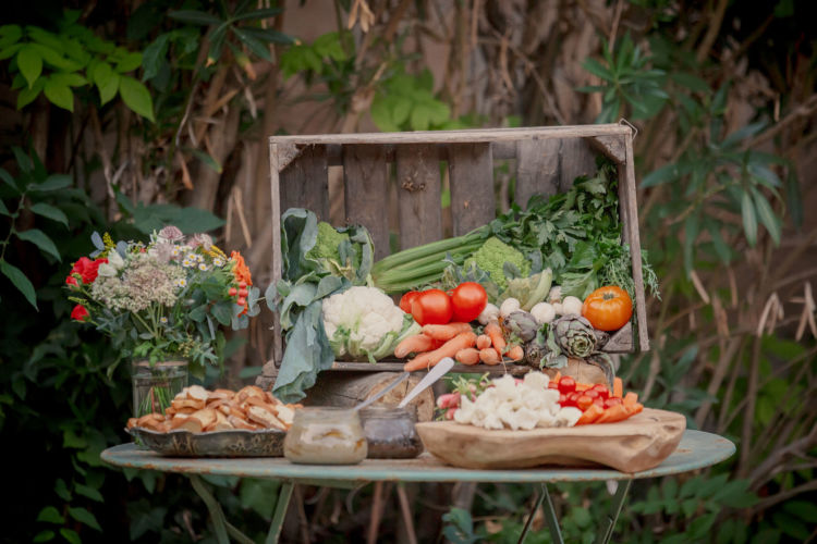 ensemble de légume et bouquet de fleur