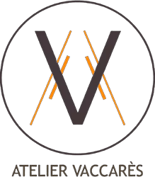 Logo Atelier Vaccares lettre V stylisée — création graphique par Stardust Communication